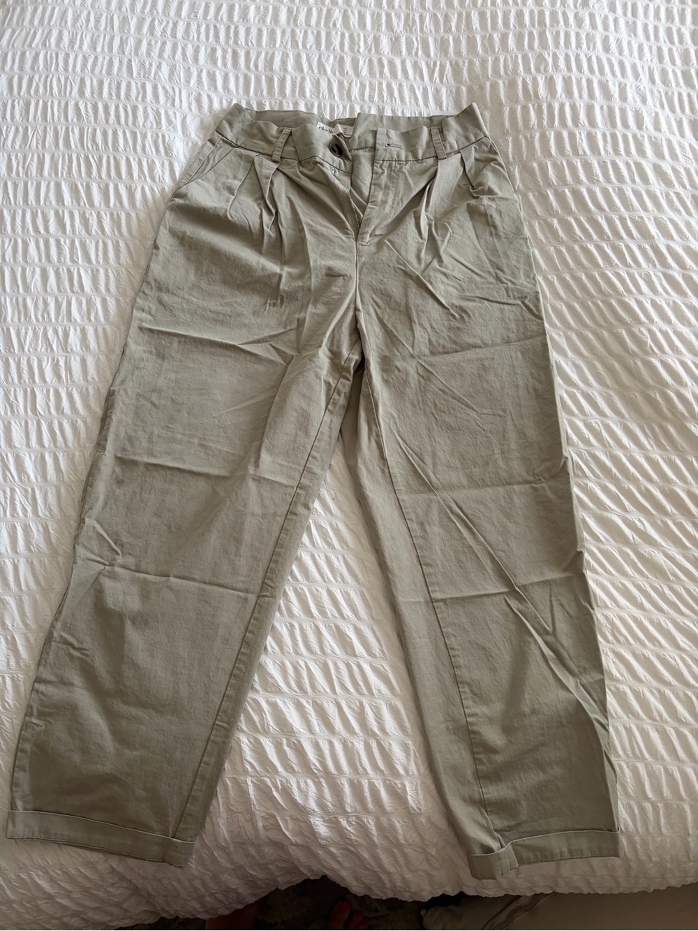 Elodie Women’s Pleated Chinos in Light Olive